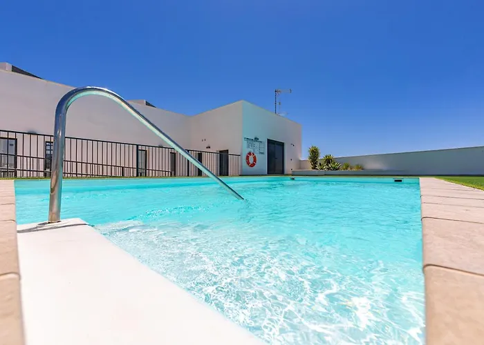 Large Terrace, Swimming Pool, Private Garage And Fiber
