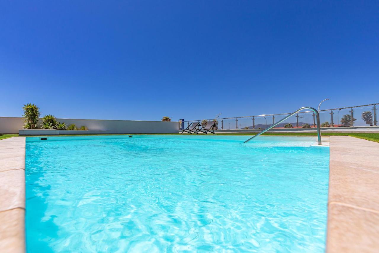 Large Terrace, Swimming Pool, Private Garage And Fiber Tarifa