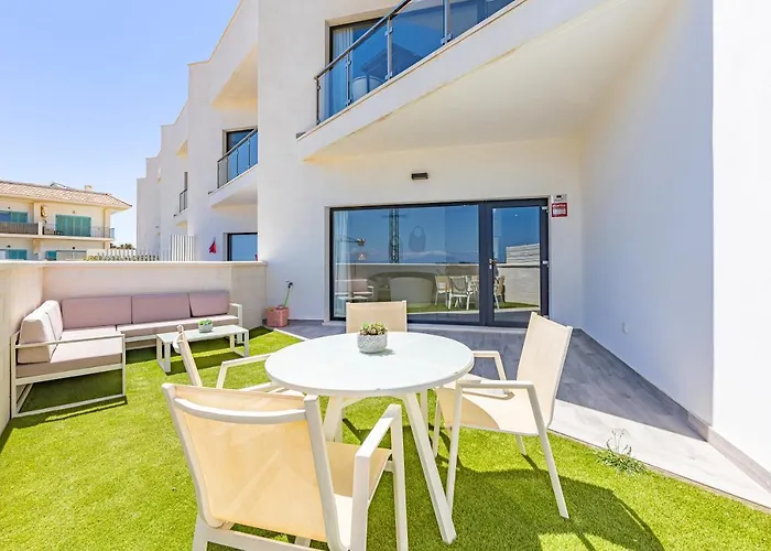Large Terrace, Swimming Pool, Private Garage And Fiber