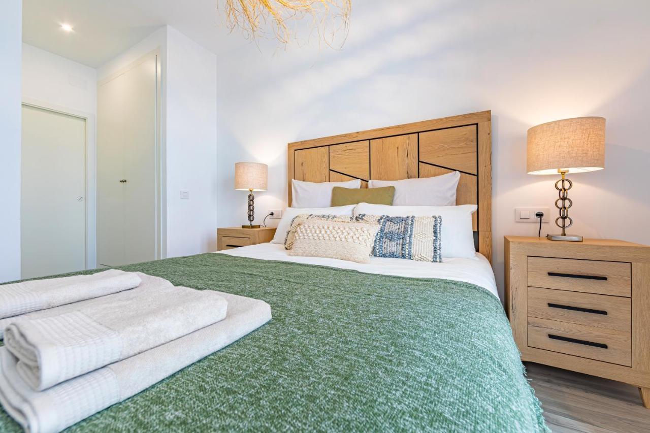 Large Terrace, Swimming Pool, Private Garage And Fiber