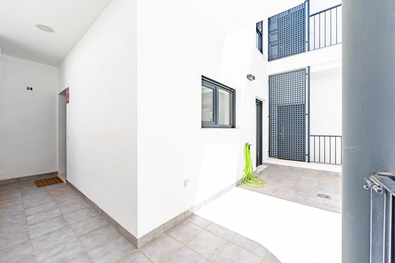 Large Terrace, Swimming Pool, Private Garage And Fiber
