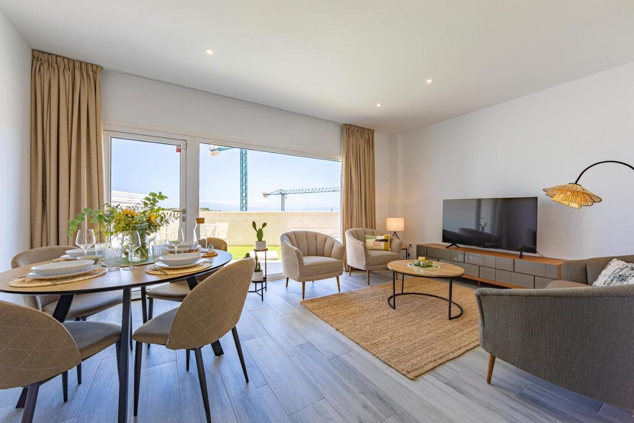 Large Terrace, Swimming Pool, Private Garage And Fiber Appartement