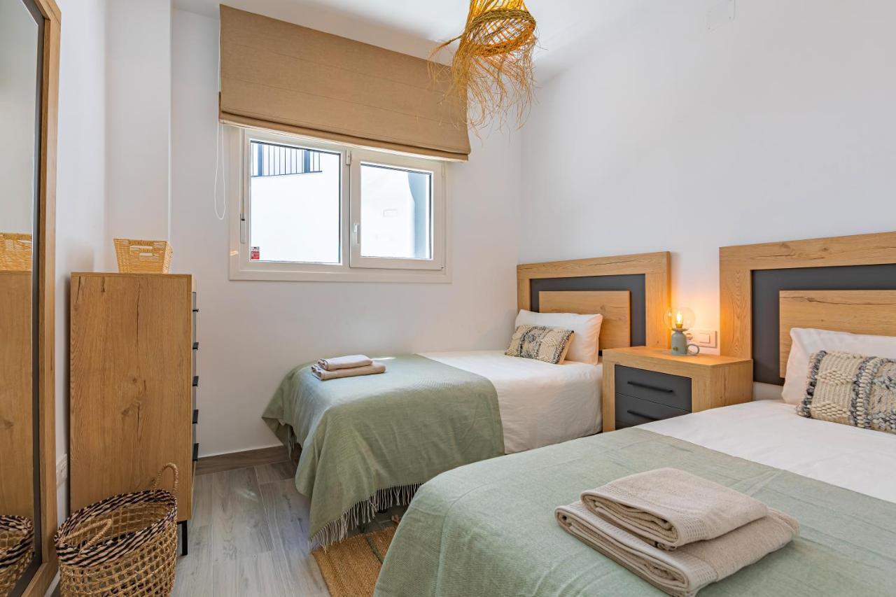 Large Terrace, Swimming Pool, Private Garage And Fiber *